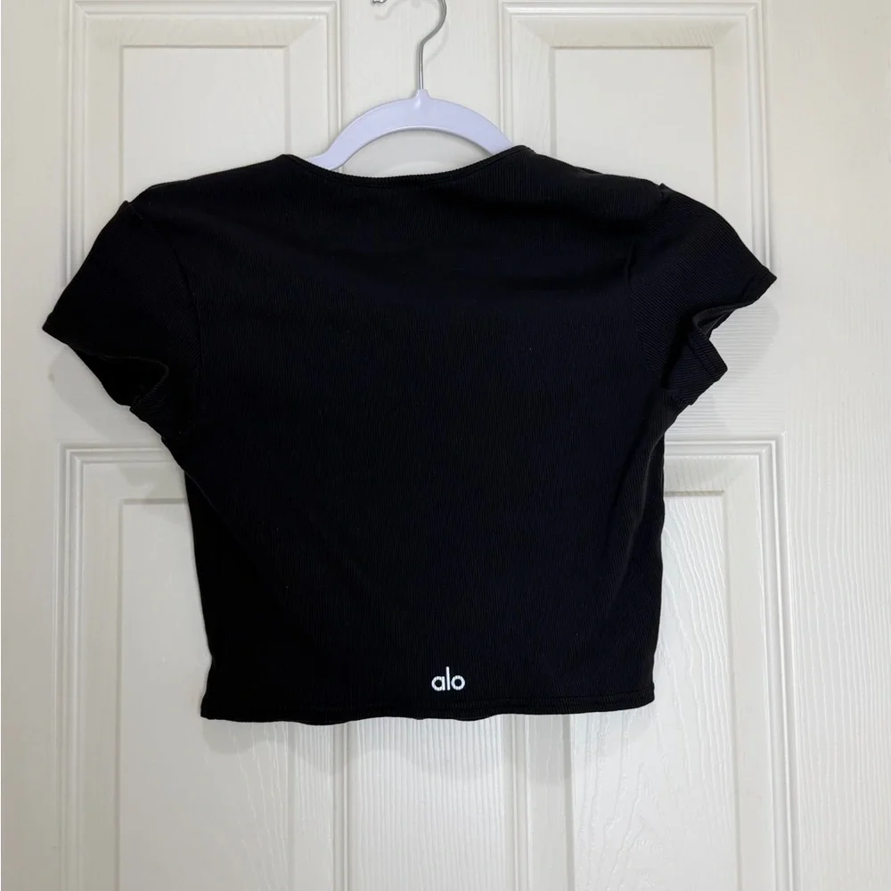 ALO Yoga Black V-Neck Crop Top - Picture 4 of 5
